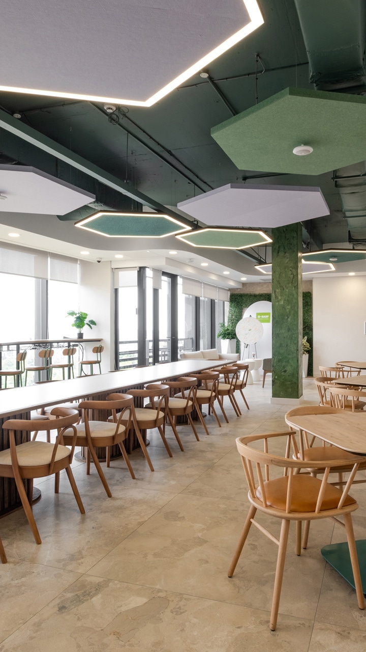 Canteen with geometric acoustic panels