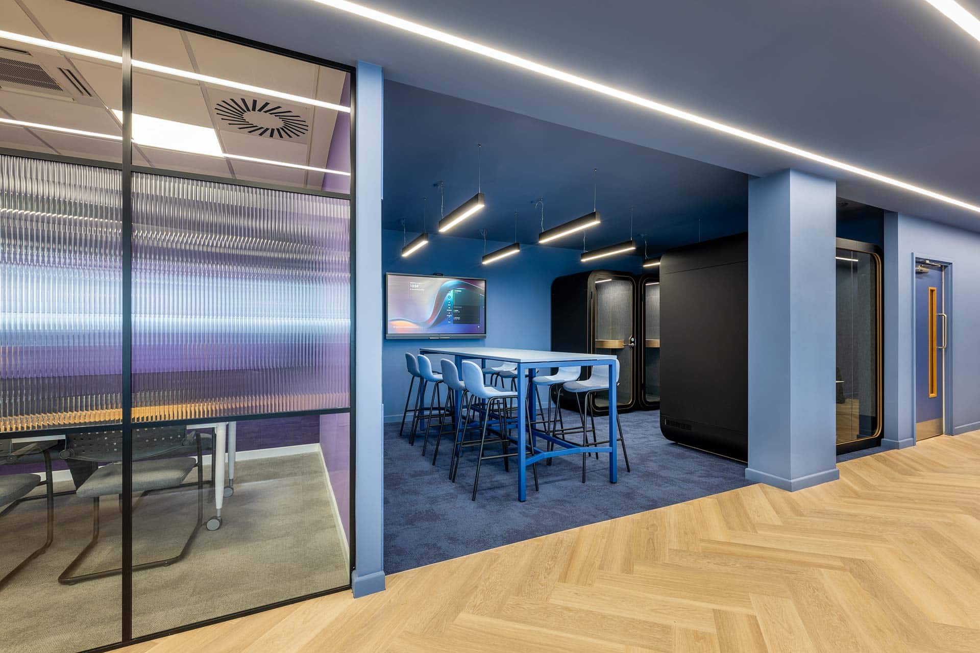 BA Euroflyer office fit-out and interiors with high meeting table, bar stools and meeting pods design and build