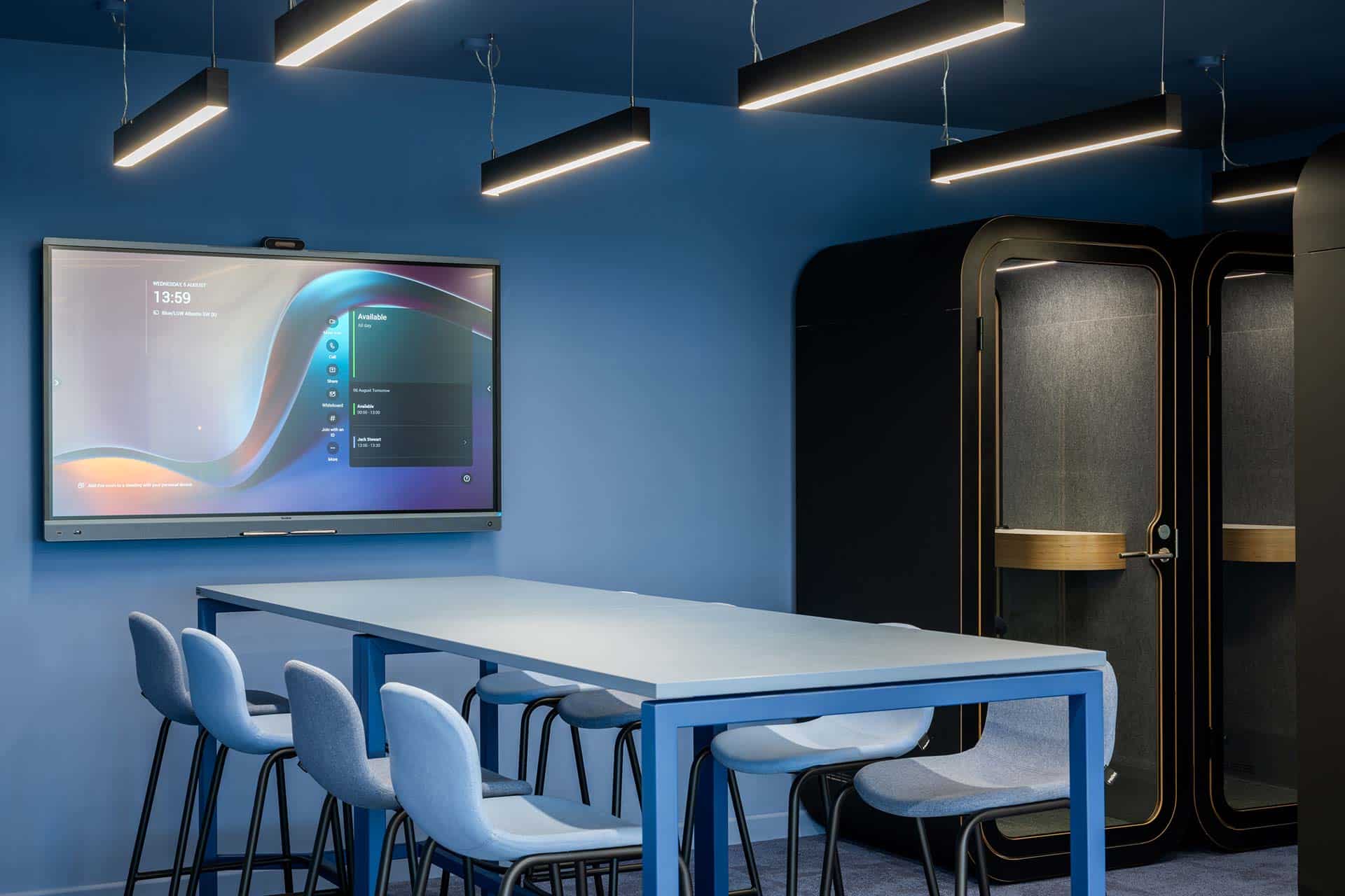BA Euroflyer collaborative office area with high meeting table, bar stools and meeting pods